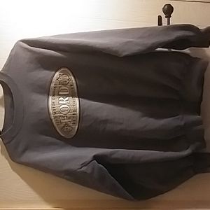 Men's heavy sweat shirt.